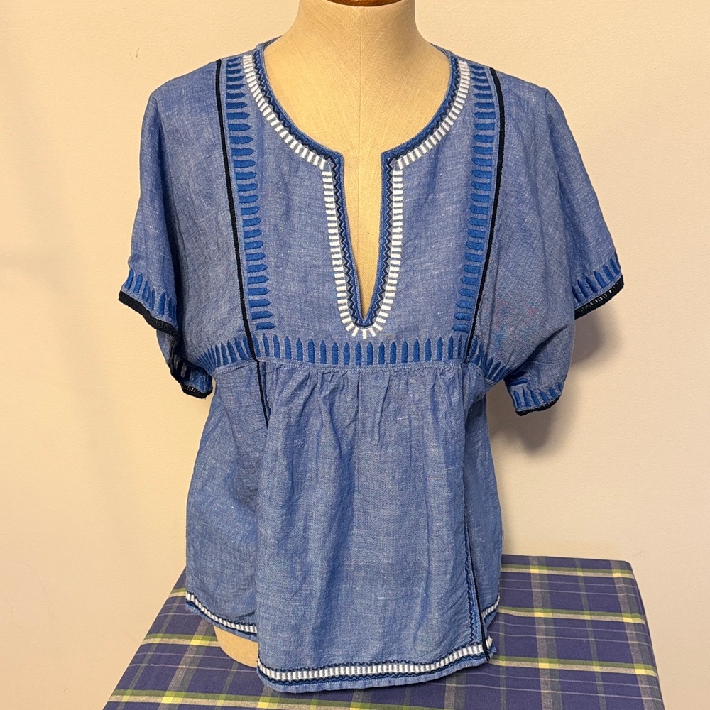 Vineyard Vines linen cotton short sleeved embroidered blue smock top - size med